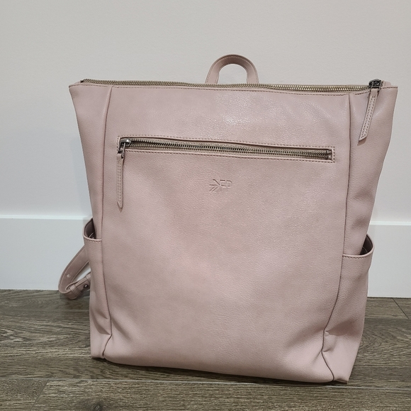 FP Quartz Minimal Backpack - Picture 1 of 5